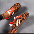 L- tennis shoes