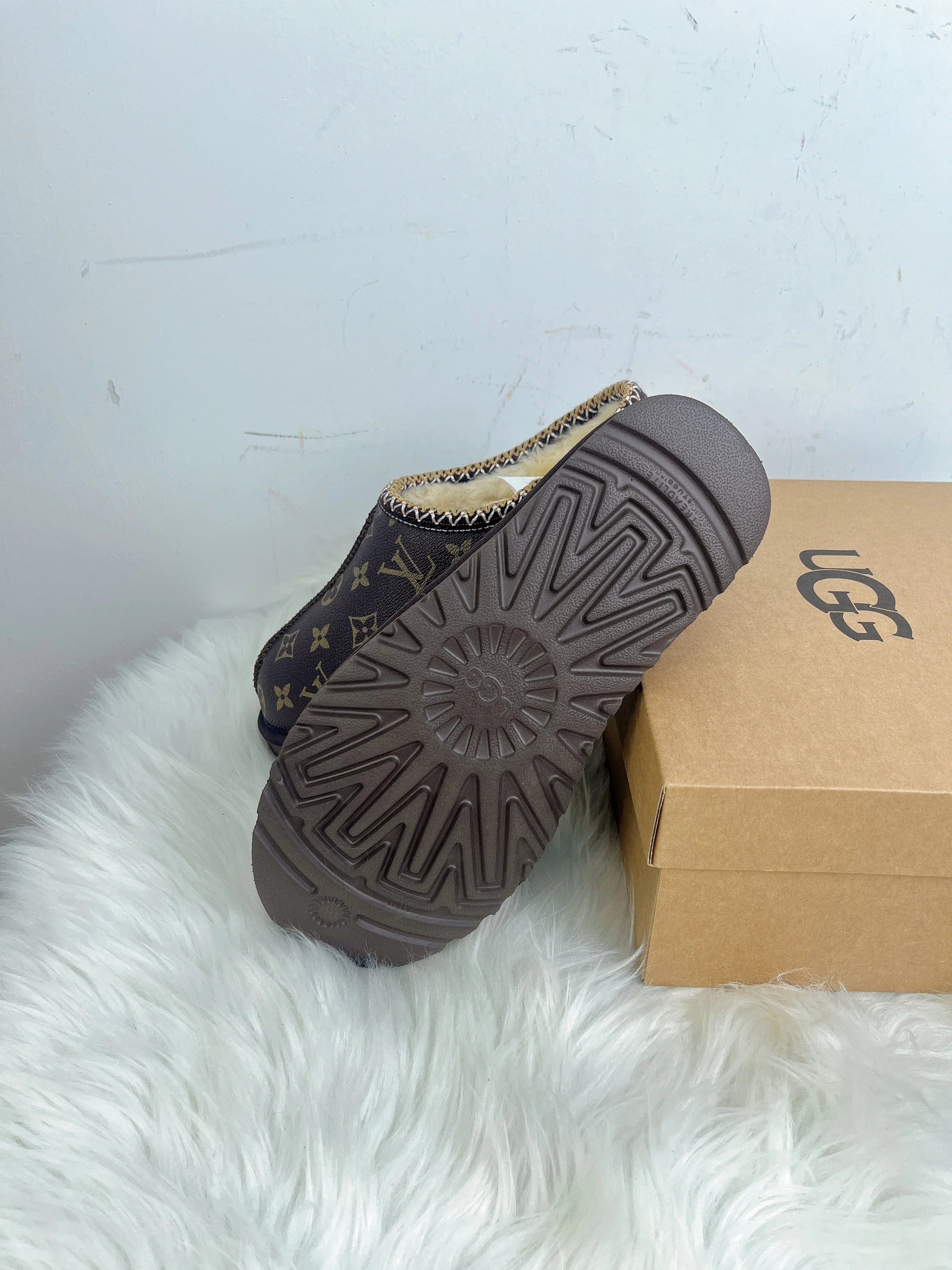 UGG-Women's Loafers (XDX1710)