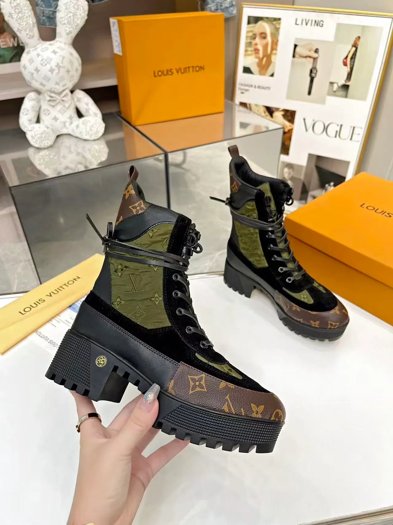L-Women's Boots & Purse