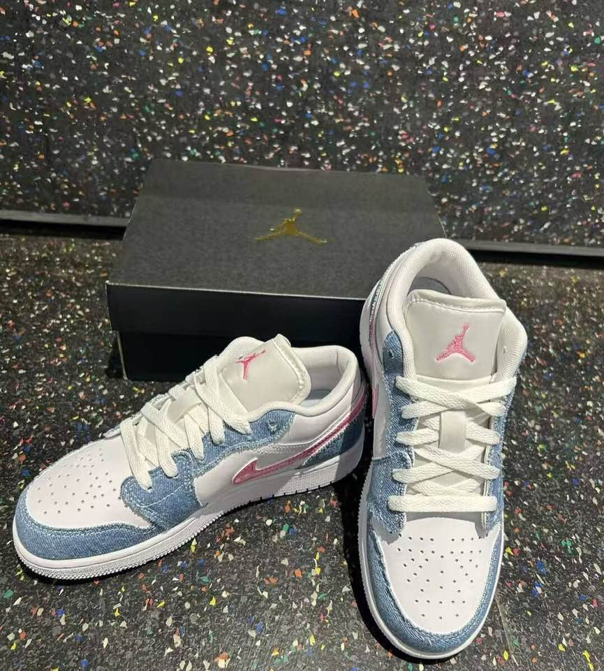 N-Tennis Shoe
