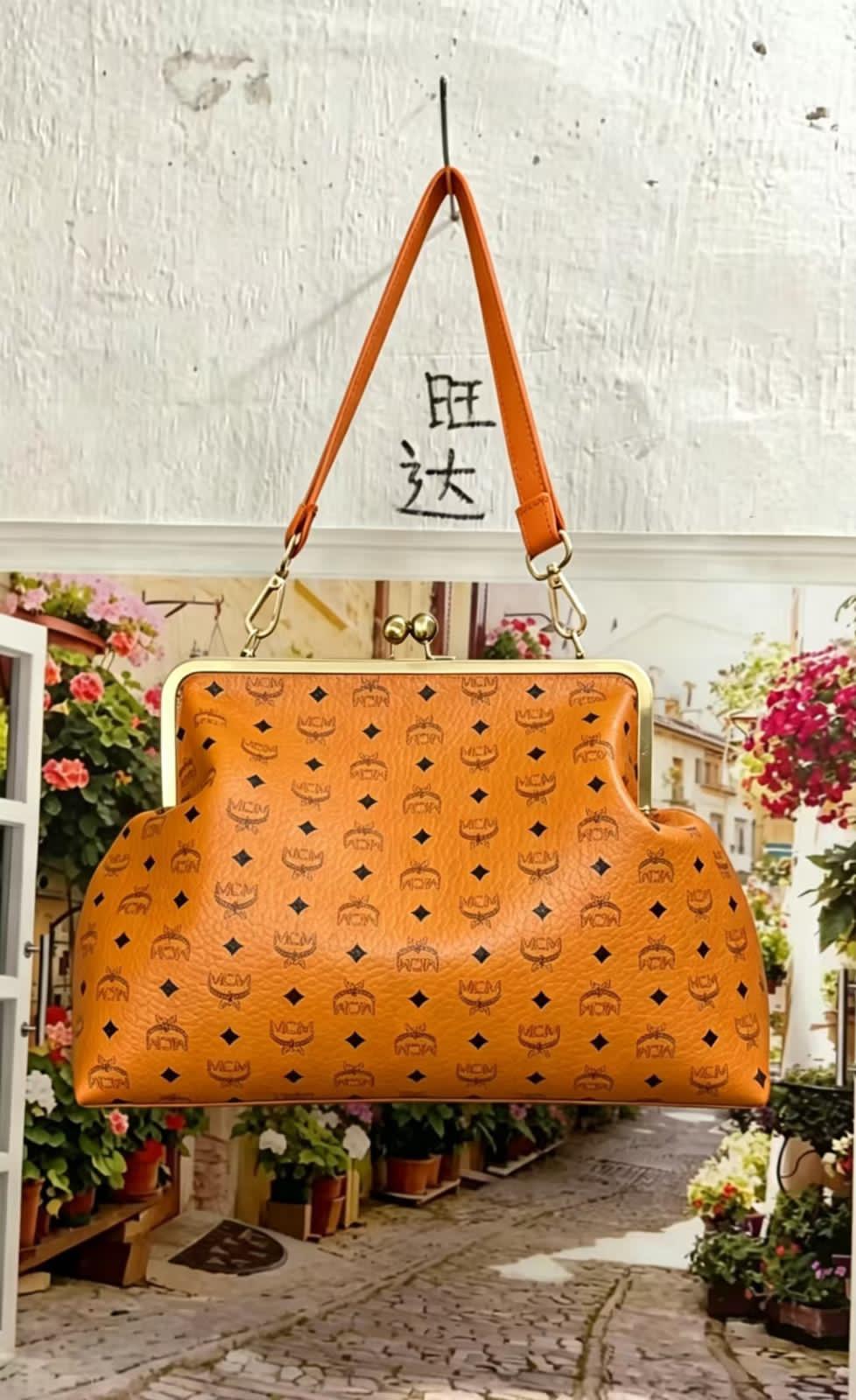 DESIGNER CLUTCH PURSE