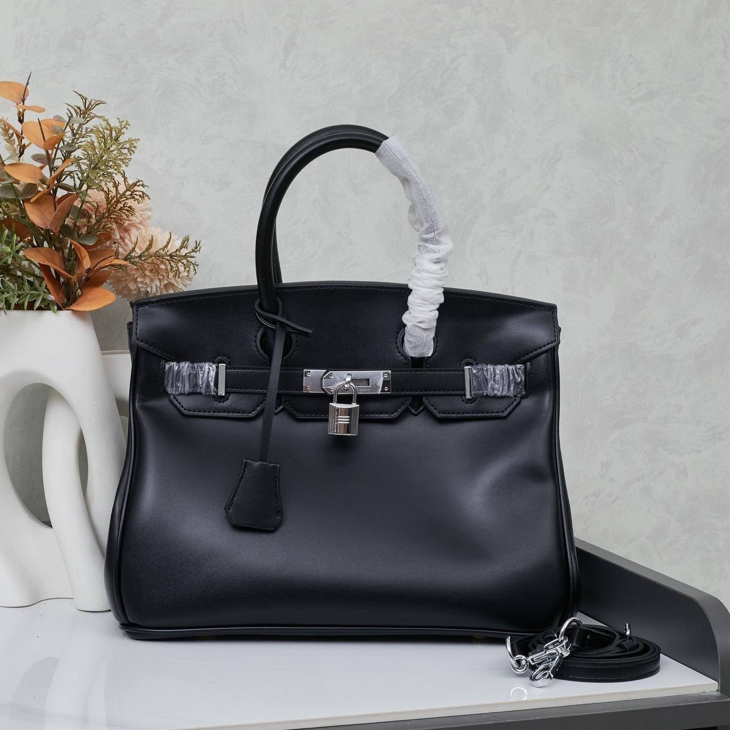 H-Black Purse