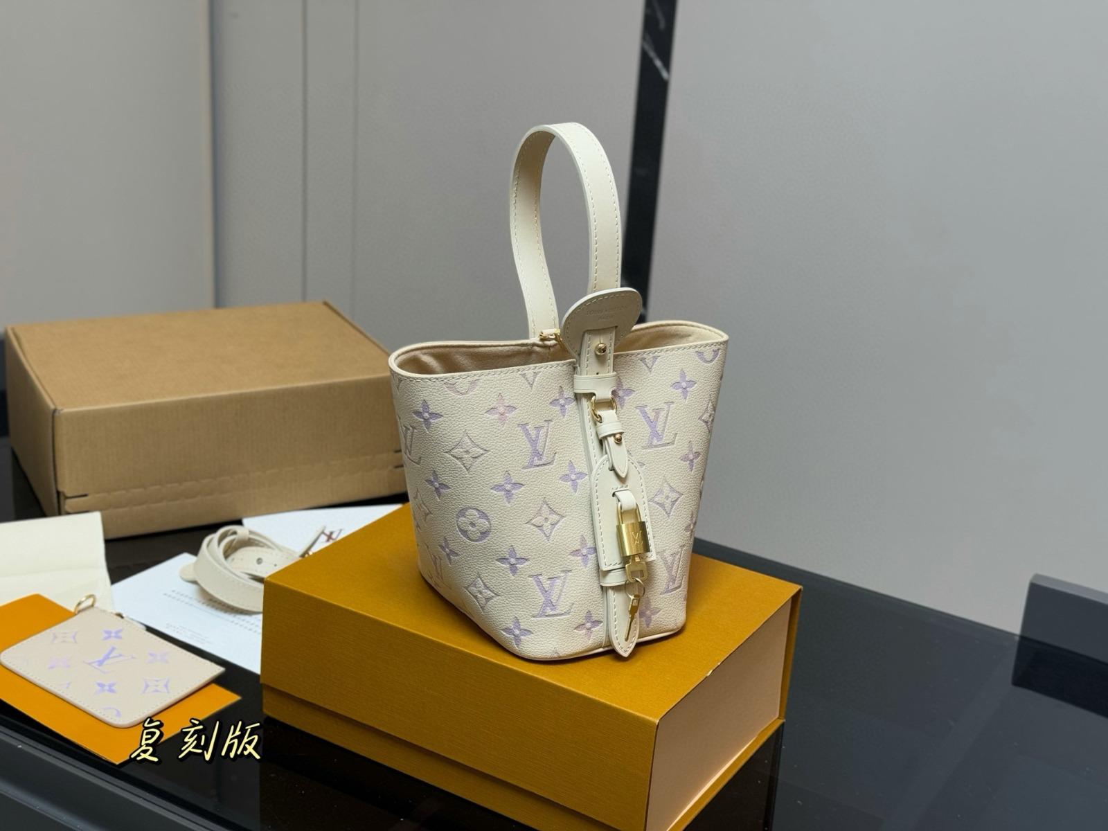 L- Tote