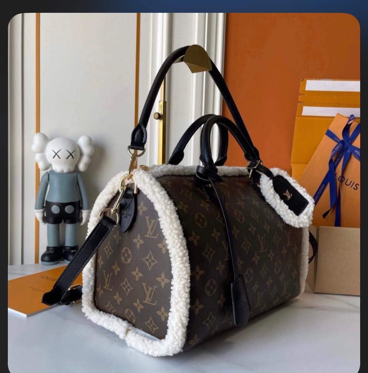 L- Tote (Y217B)