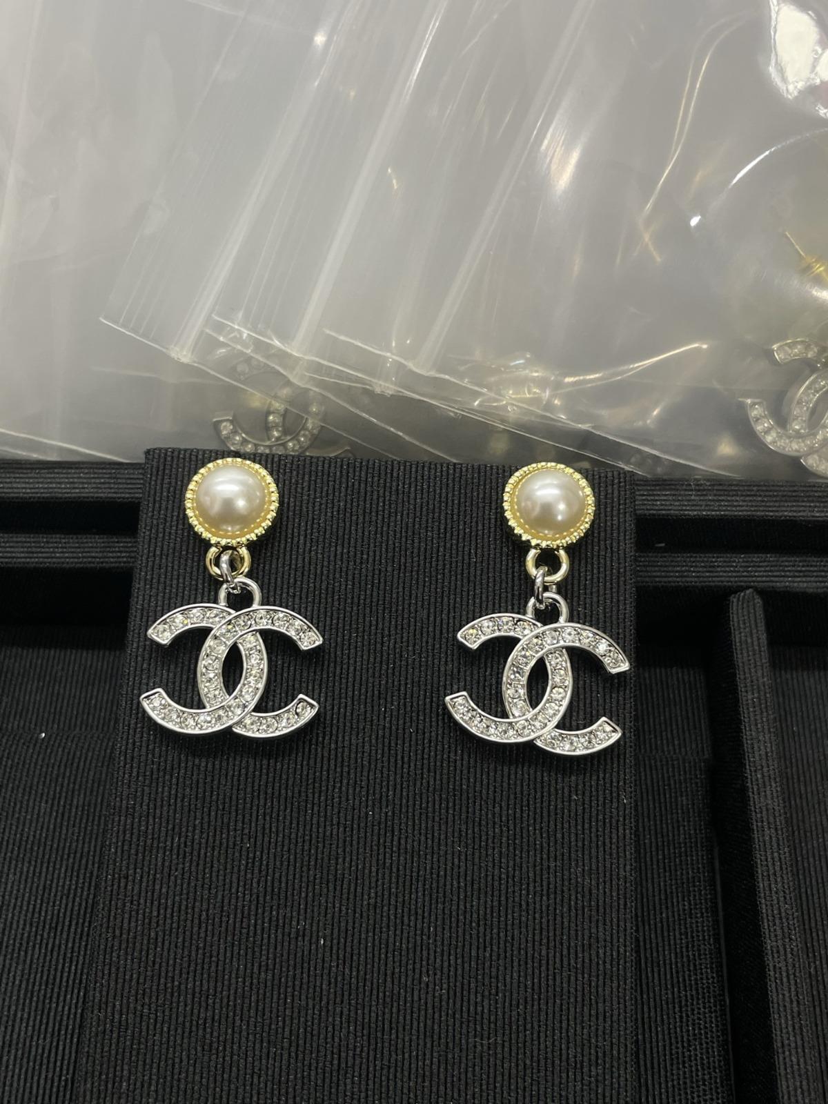 C-Earrings.