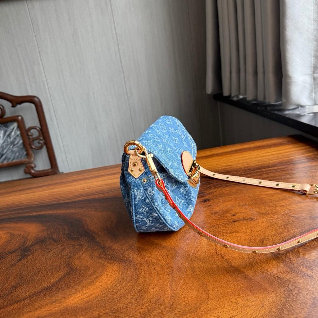L- Blue Purse