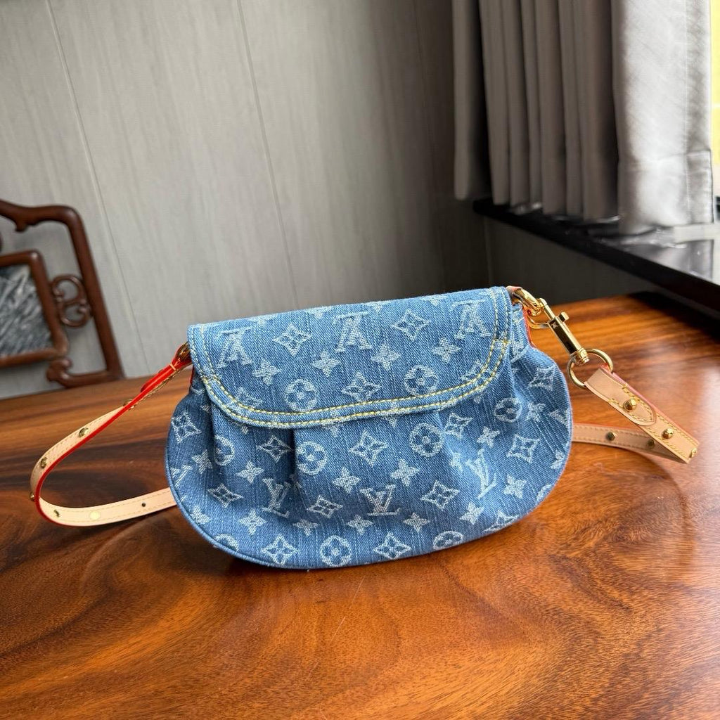 L- Blue Purse