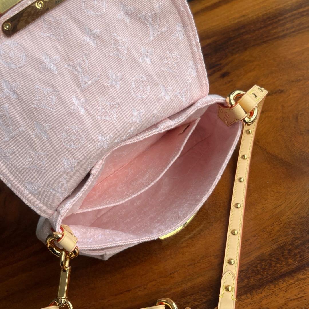 L- Pink Purse