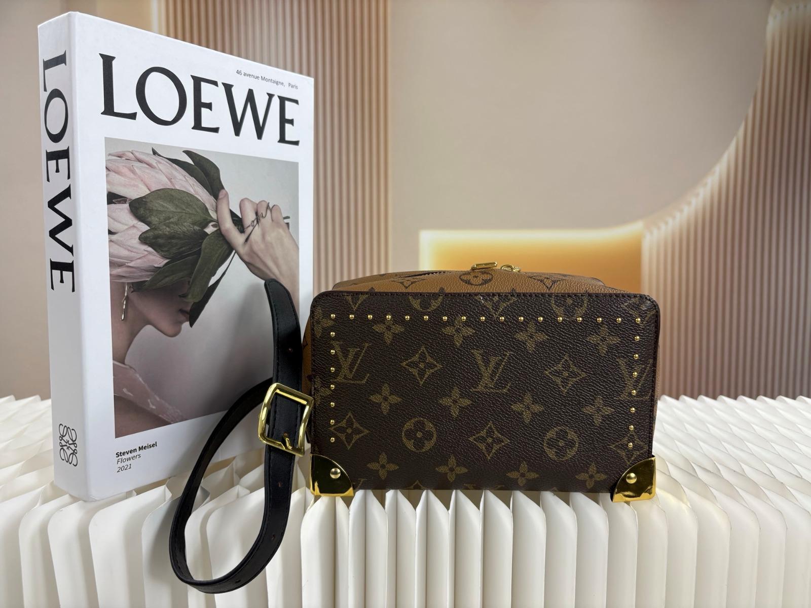 L- Makeup Bag