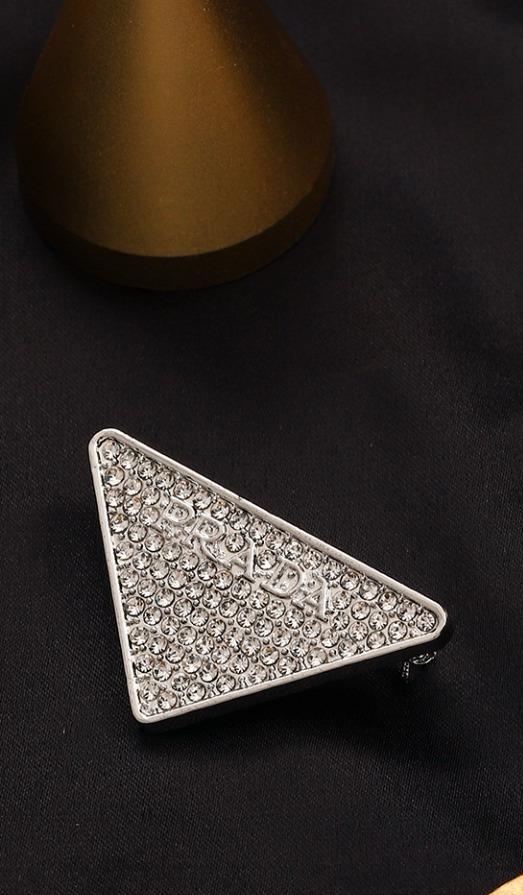 P-DESIGNER BROOCHES