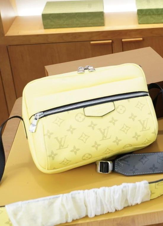 L-Crossbody Bag