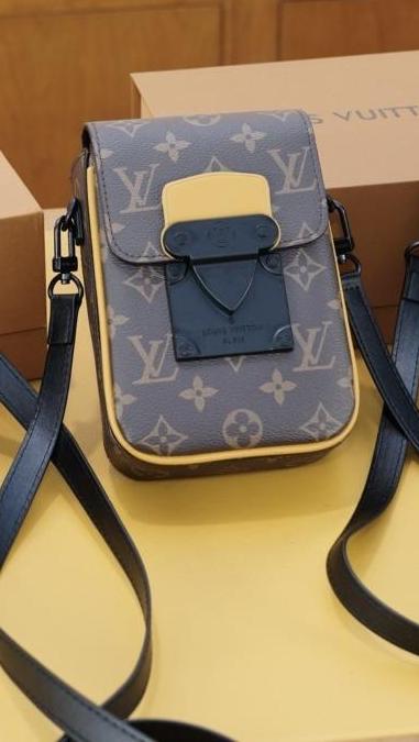 L-Crossbody Bag