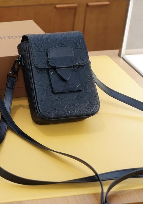 L-Crossbody Bag