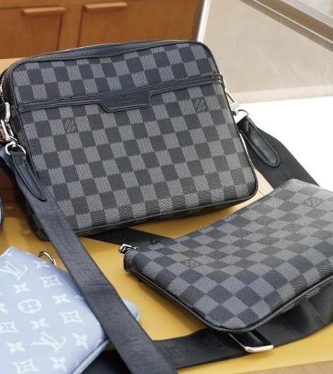 L-Shoulder Bag